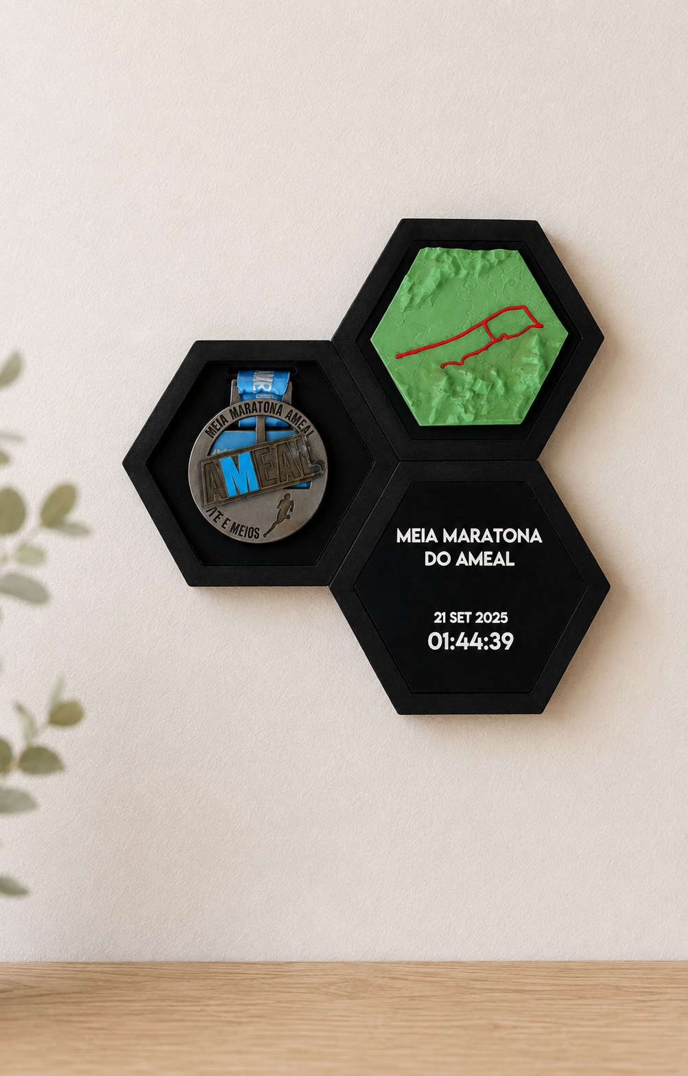 Expositor hexagonal para medalha e percurso